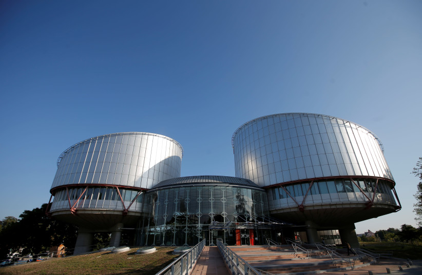 Le bâtiment de la Cour européenne des droits de l'homme est vu avant le début d'une audience concernant le procès de l'Ukraine contre la Russie concernant des violations des droits de l'homme en Crimée, à Strasbourg, France, 11 septembre 2019 (crédit photo: REUTERS / VINCENT KESSLER)