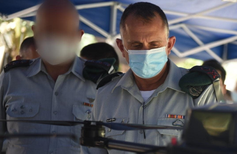 Chef du renseignement militaire, le major-général. Tamir Heyman sur le terrain lors de l'ouverture de l'unité mercredi (crédit photo: UNITÉ DE PORTE-PAROLE DE L'IDF)