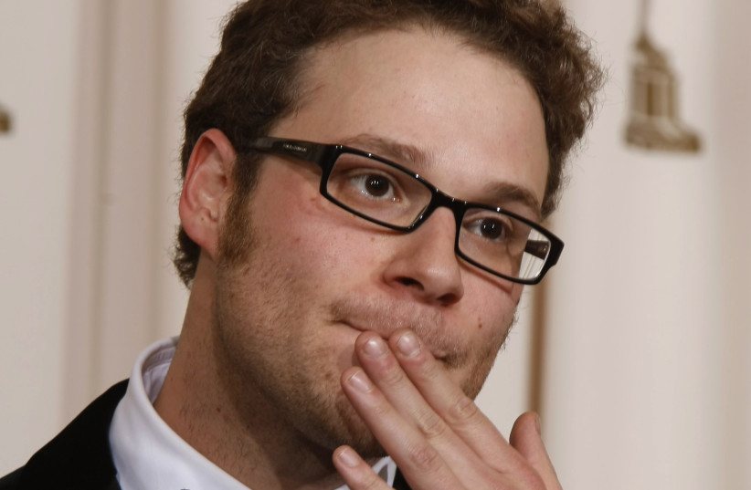 Presenter Seth Rogan blows a kiss backstage at the 81st Academy Awards in Hollywood, California, February 22, 2009 (photo credit: REUTERS)