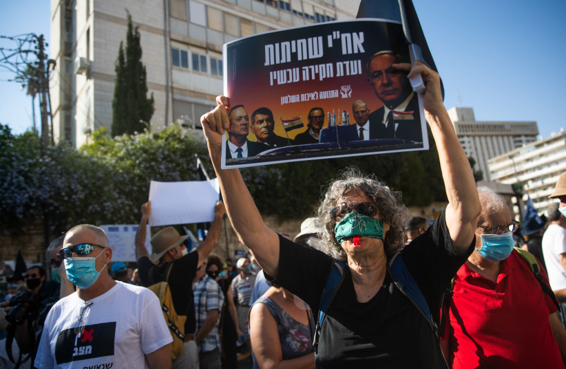 Israelis protest against Israeli Prime Minister Benjamin Netanyahu outside the Prime Minister's Residence in Jerusalem, July 3, 2020 (photo credit: YONATAN SINDEL/FLASH 90)
