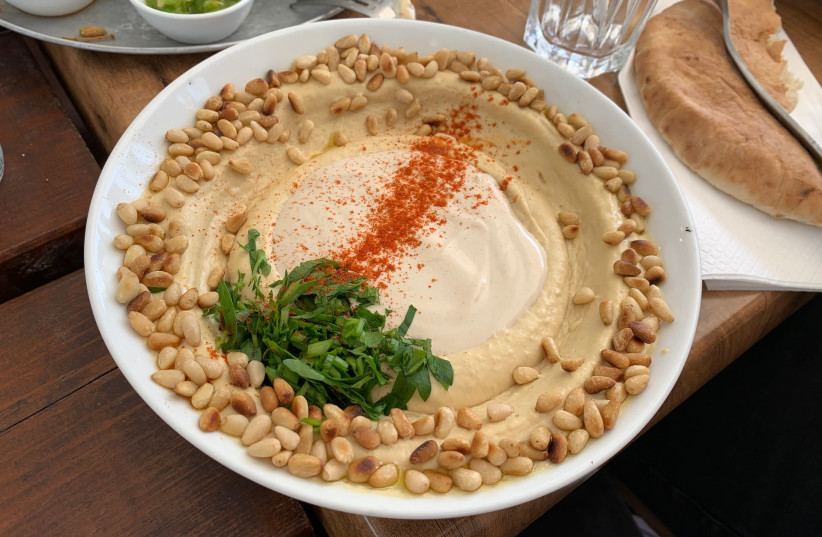 Hummus dish with tahini (credit: PIXABAY)