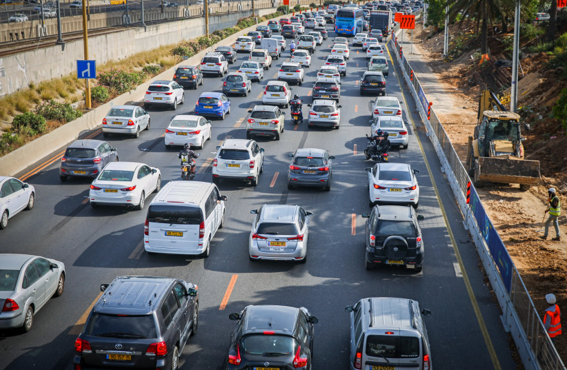 According to the recently-published Central Bureau of Statistics Social Survey for 2019, among Jewish residents of Israel ages 20 and older, about half (49%) think there is sufficient parking in the area where they live (photo credit: FLASH90)