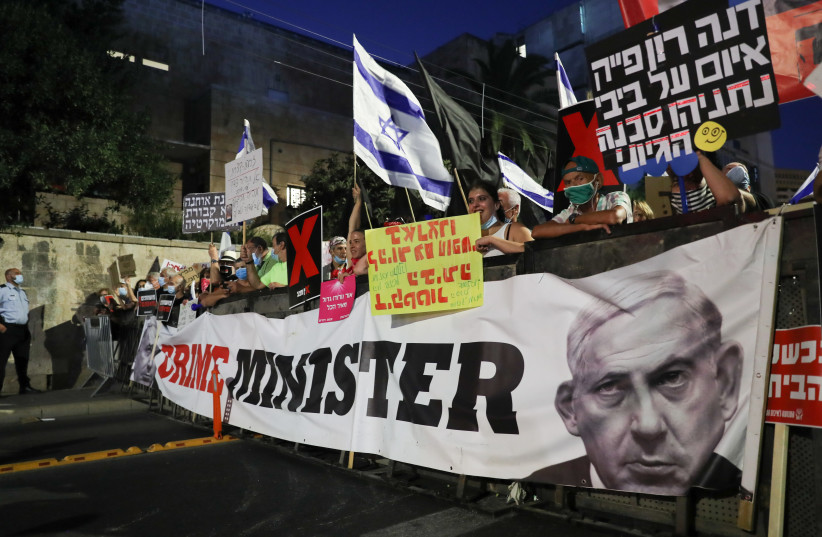 Israelis protest against Israeli prime minister Benjamin Netanyahu outside Prime Minister official residence in Jerusalem on July 30, 2020. (photo credit: YONATAN SINDEL/FLASH90)