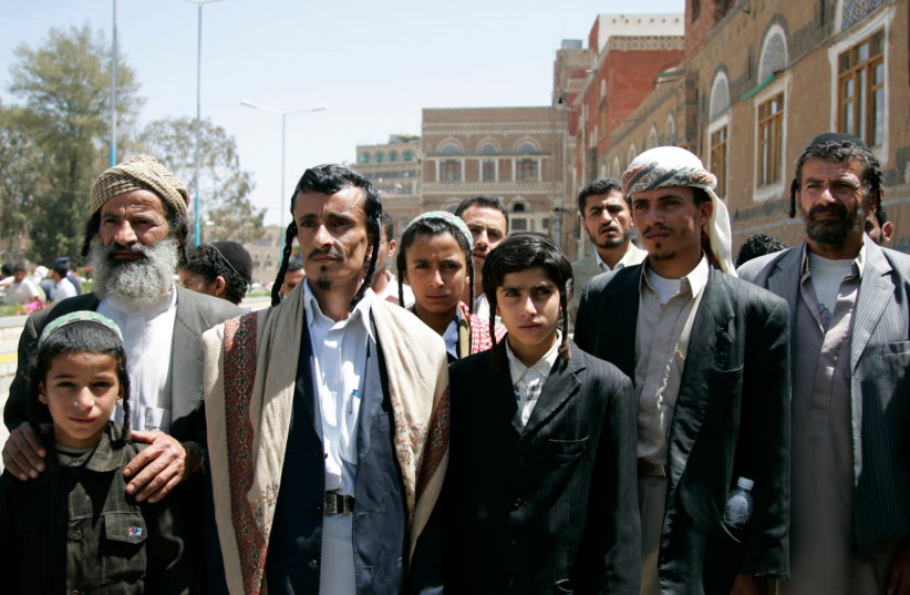 Des Juifs yéménites manifestent devant le bureau du Cabinet à Sanaa, mars 2009 (crédit photo: KHALED ABDULLAH / REUTERS)