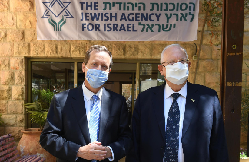 President Reuven Rivlin is seen visiting the Jewish Agency-run Ulpan Etzion in Jerusalem. (photo credit: MARK NEYMAN/GPO)