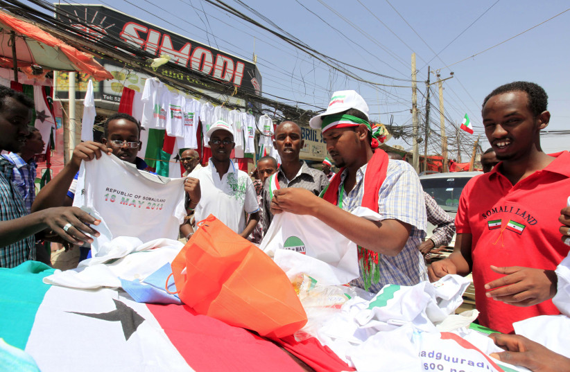 People buy souvenirs a day before celebrating independence day of the Somaliland region in Hargeisa in 2013 (photo credit: REUTERS)
