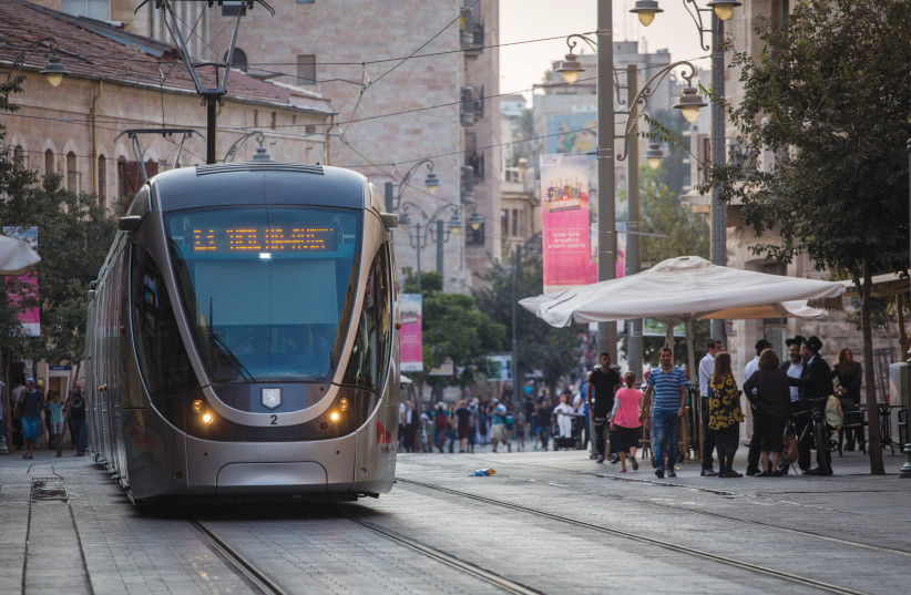 Jerusalem's light rail (photo credit: YONATAN SINDEL/FLASH90)