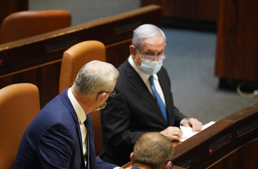 Prime Minister Benjamin Netanyahu and Alternate Prime Minister Benny Gantz vote for the budget deadline extension bill (photo credit: KNESSET SPOKESPERSON/YEHONATAN SAMIYEH)
