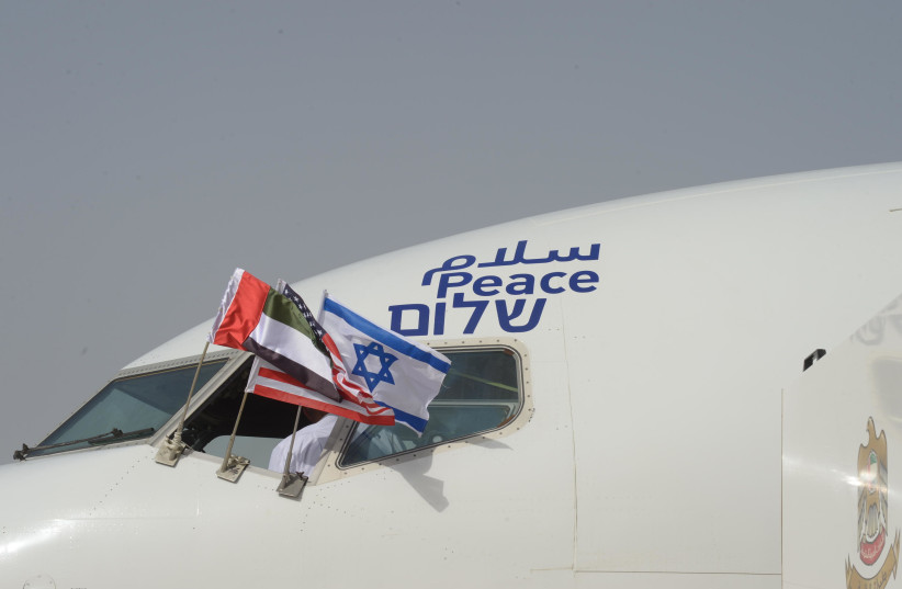 El Al's inaugural flight to the United Arab Emirates. (photo credit: AMOS BEN GERSHOM, GPO)