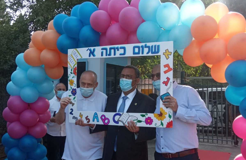 Jerusalem Mayor Moshe Lion welcomes the start of a new school yer, TALI Geulim Elementary School, Jerusalem, September 1, 2020 (photo credit: HAGAY HACOHEN)