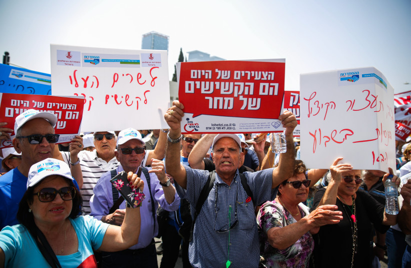 Thousands of pensioners protest against Pension cuts in Tel Aviv on May 21, 2019. (photo credit: FLASH90)