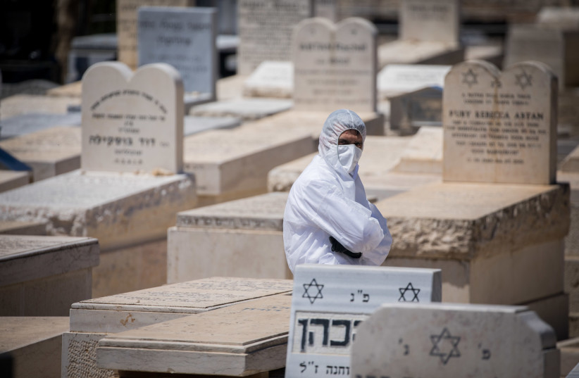 The funeral of former Sephardic Chief Rabbi Eliyahu Bakshi-Doron, who died from complications of coronavirus, Jerusalem, April 13, 2020 (photo credit: Courtesy)