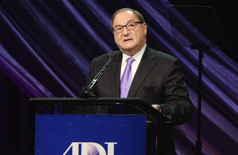 Abraham Foxman at an Anti-Defamation League event at The Beverly Hilton Hotel in Beverly Hills, Calif., May 8, 2014.  (photo credit: MICHAEL KOVAC / AFP / GETTY IMAGES NORTH AMERICA)