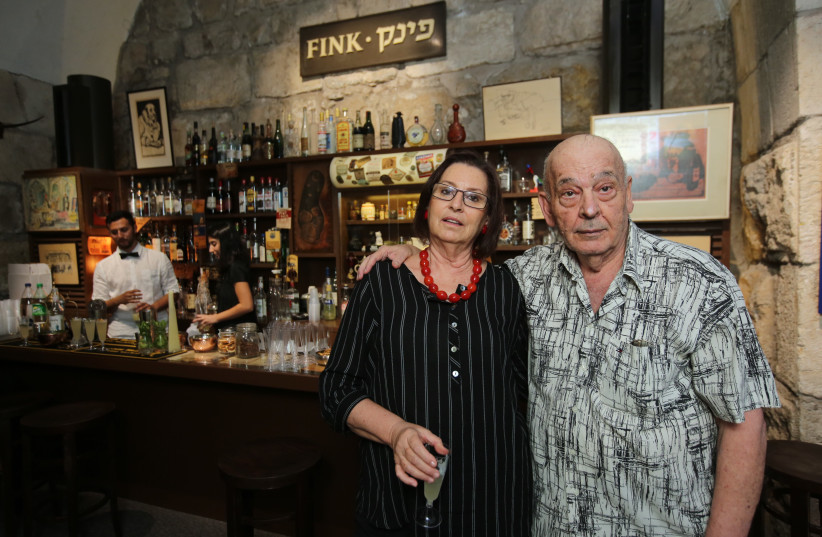 Mouli and Edna Azrieli at a recreation of Fink’s by the Tower of David Museum in 2018 (photo credit: MARC ISRAEL SELLEM)