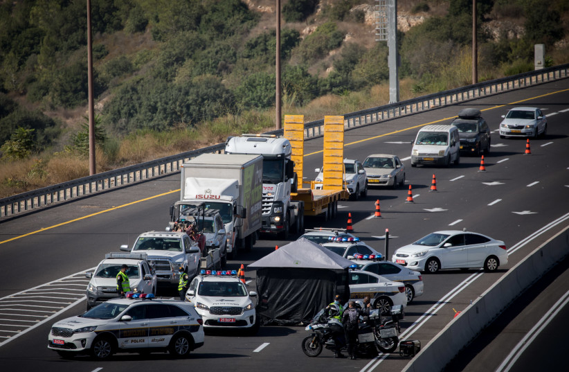 Police at a temporary roadblock on road number 1 outside Jerusalem on September 29, 2020, during a nationwide lockdown. (photo credit: YONATAN SINDEL/FLASH90)