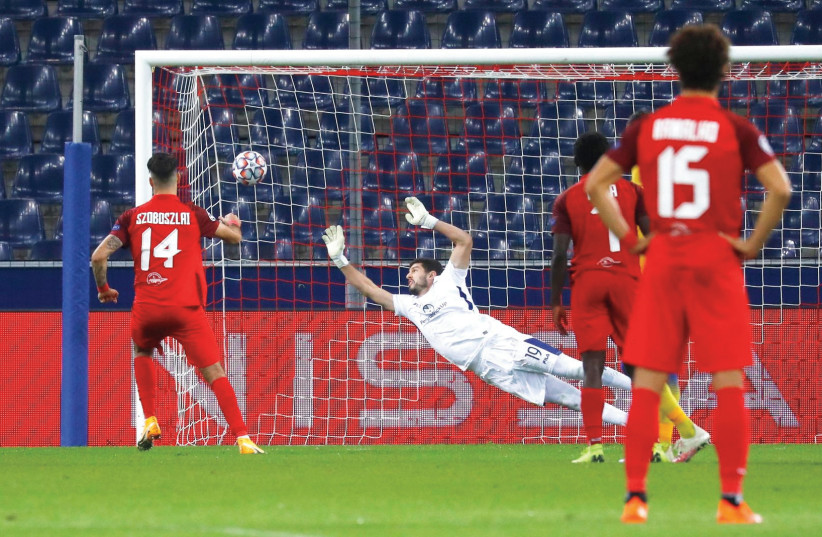 RED BULL SALZBURG’S Dominik Szoboszlai scores his club’s second goal past Maccabi Tel Aviv ’keeper Daniel Tenenbaum from the penalty spot in the 45th minute of Salzburg’s 3-1 victory over the yellow-and-blue in Champions League action from Austria. (photo credit: REUTERS)