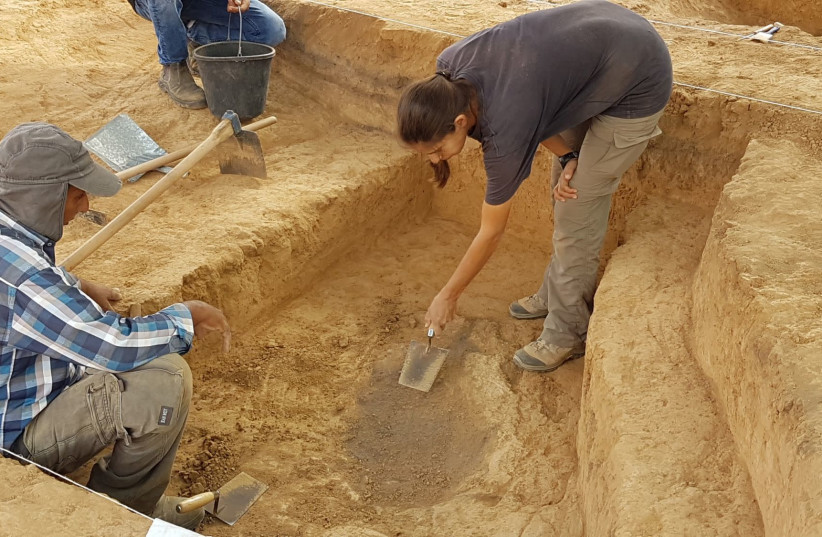 Archaeologists dig at the site in Beersheba. (photo credit: ANAT RASYUK / ISRAEL ANTIQUITIES AUTHORITY)