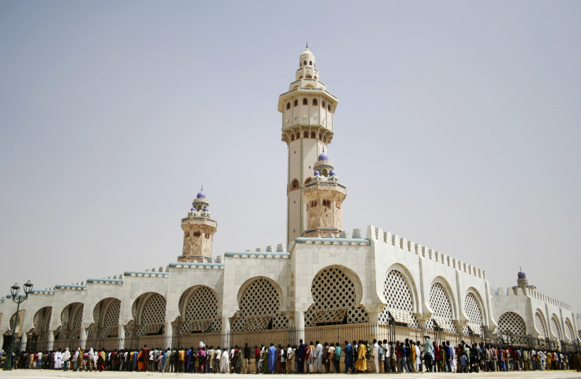 Senegalese followers of the Mouride sect of Islam line up to enter the Grand Mosque in the holy city of Touba during an annual pilgrimage in March 7, 2007 (photo credit: REUTERS/DANIEL FLYNN)
