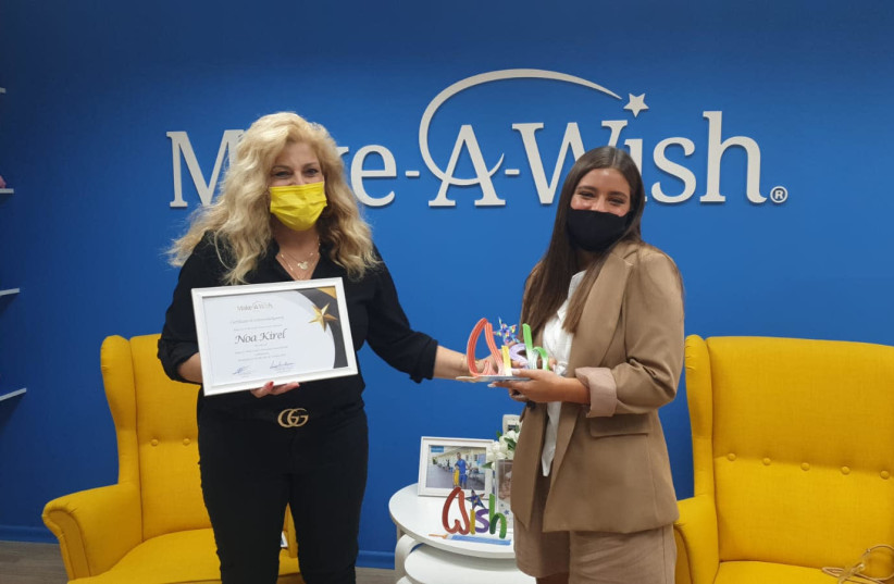 Noa Kirel meets with Denise & Avi Bar Aharon at the Make a Wish Israel office (photo credit: Courtesy)
