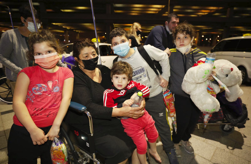 72 immigrants arrive in Israel on the IFCJ and Jewish Agency flight amid the coronavirus lockdown October, 2020. (photo credit: INTERNATIONAL FELLOWSHIP OF CHRISTIANS AND JEWS/JEWISH AGENCY)