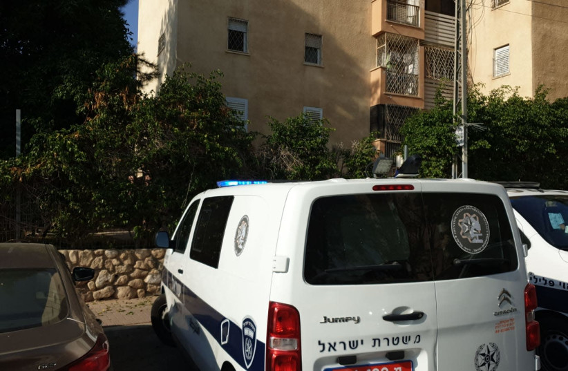 Israel police arrive at the scene of a suspected spousal murder and attempted suicide in Beersheva. 19.10.2020 (photo credit: COURTESY ISRAEL POLICE)