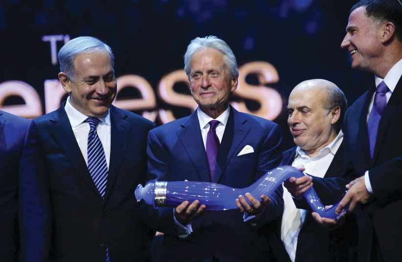 PRIME MINISTER Benjamin Netanyahu, Jewish Agency head Natan Sharansky (second from right) and Knesset speaker Yuli Edelstein with actor Michael Douglas, receiving the 2015 Genesis Prize in Jerusalem. (photo credit: DEBBIE HILL/REUTERS)