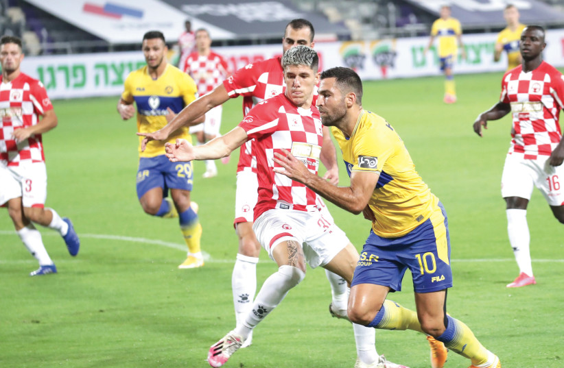 ITAY SHECHTER (right) and Maccabi Tel Aviv were able to generate a number of scoring chances against Hapoel Beersheba at Bloomfield Stadium on Sunday night, but neither team was able to find the back of the net in a 0-0 Premier League draw. (photo credit: DANNY MARON)