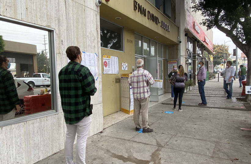 Voters wait outside to vote at the B'nai David synagogue in Los Angeles. (photo credit: KEITH BEDFORD/REUTERS)