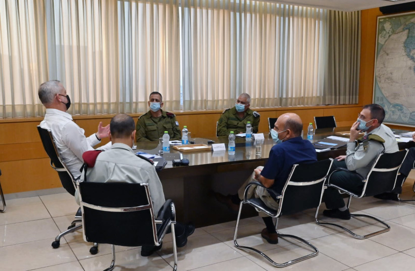 Defense Minister Benny Gantz met with Chief of Staff Lt.-Gen. Aviv Kochavi and members of the committee headed by Lt.-Gen (ret.) Shaul Mofaz, Nov. 11, 2020. (photo credit: DEFENSE MINISTRY)