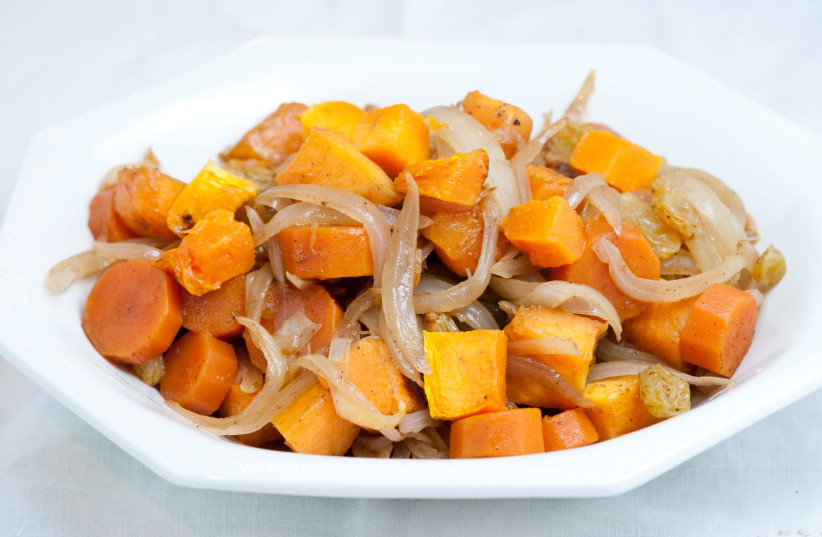 PUMPKIN STEW with carrots and raisins (photo credit: ORLY ZIV)