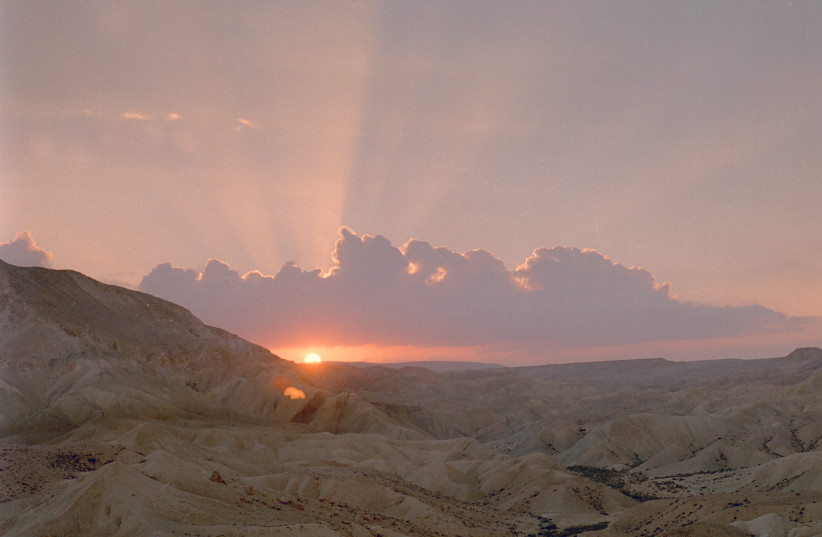 Sunset over the Zin Valley in the Negev Desert.  (photo credit: DANI MACHLIS / BGU)