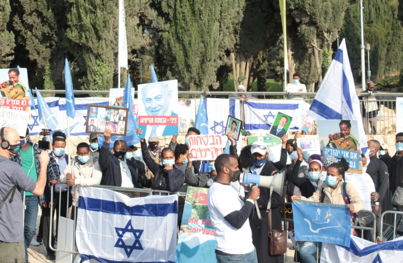 Ethiopian-Israeli activists are seen protesting against Prime Minister Benjamin Netanyahu. (photo credit: ACTIVISTS FOR ETHIOPIAN ALIYAH)