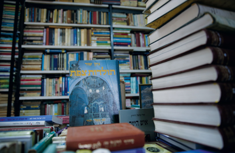Oodles of reading material at an old bookstore in Safed (photo credit: DAVID COHEN/FLASH 90)