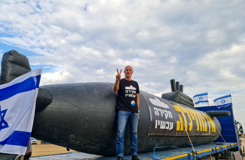 Protesters gather to drive in a caravan with F-35 and submarine props, demanding an investigation of Benjamin Netanyahu and the submarine affair, Case 3000. November 28, 2020. (photo credit: INVESTIGATION NOW)