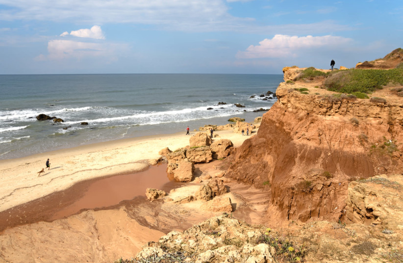 This kurkar cliff appears between Ashkelon and Hadera, and in several sections is located just 10-30 meters from the sea. (photo credit: ITSIK MAROM)