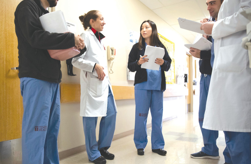 MEDICAL PERSONNEL talk during rounds at the Temple University Hospital in Philadelphia in November 2019. (photo credit: MONICA HERNDON/THE PHILADELPHIA INQUIRER/TNS)