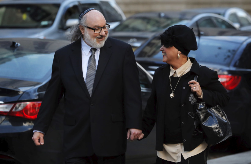 Convicted Israeli spy Jonathan Pollard departs US District court after a hearing with his wife Elaine Zeitz in the Manhattan borough of New York December 14, 2015. (credit: REUTERS/LUCAS JACKSON)