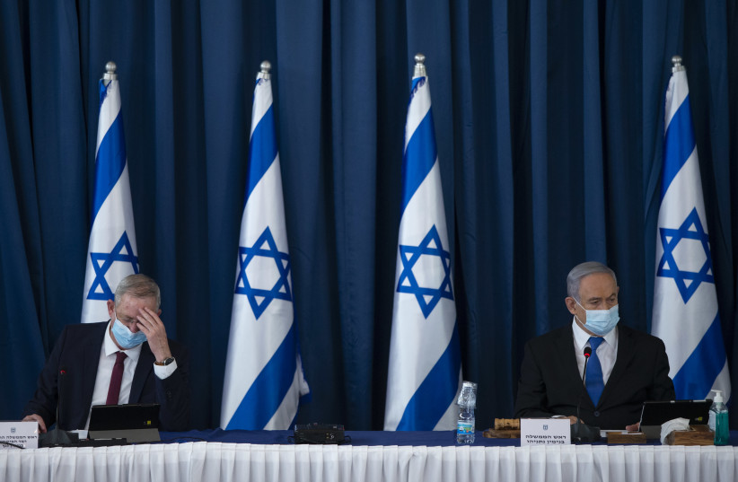 BROKEN PROMISES: Blue and White leader Benny Gantz (left) and Prime Minister Benjamin Netanyahu. (photo credit: AMIT SHABI/POOL)
