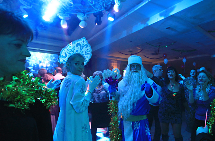 Russian immigrants in Ashdod celebrate the holiday of Novy God (New Years) just before midnight, on December 31 2012. Celebrations include dancing, singing, and special appearance of actores dressed as Ded Moroz (grandfather frost). (credit: DRORI GARTI/FLASH90)