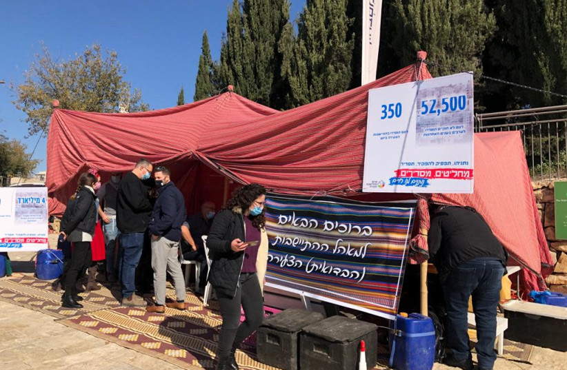 The Young Settlement Forum's encampment is seen outside the Prime Minister's Office in Jerusalem. (photo credit: TOVAH LAZAROFF)