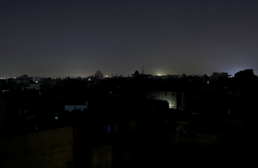 A general view of a residential area is seen during a power breakdown in Karachi (photo credit: AKHTAR SOOMRO / REUTERS)