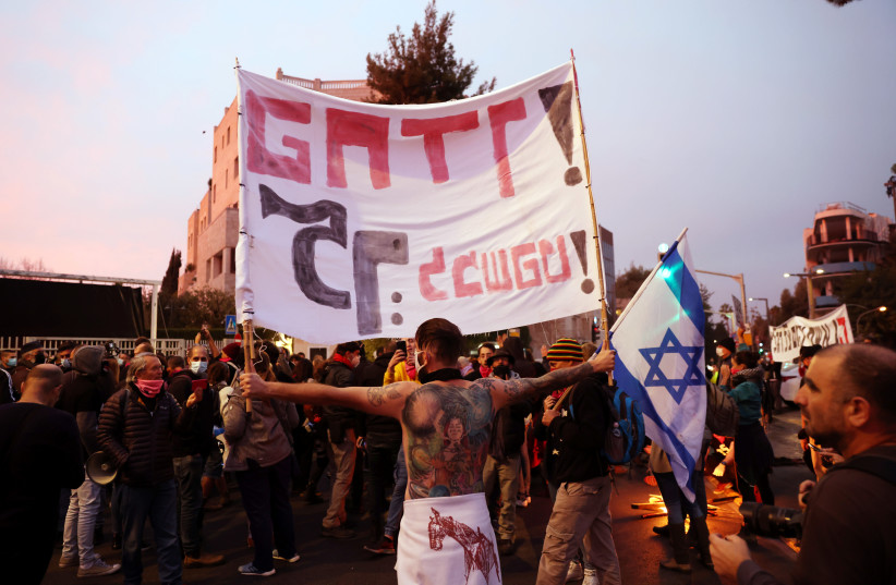 Demonstration against Israeli PM Netanyahu outside his residency in Jerusalem (photo credit: REUTERS)
