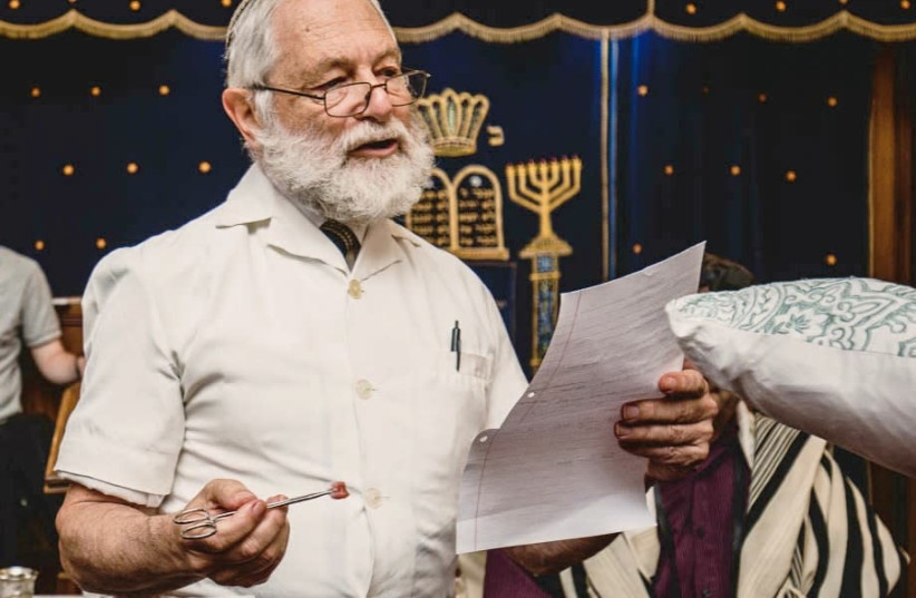 Rabbi Maizels performing a brit milah at Cape Town’s Sephardi Hebrew Congregation. (photo credit: GUY LERNER)
