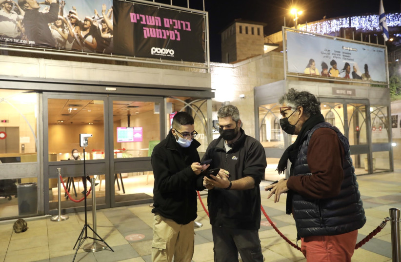Israelis standing outside of the cinemateque in Jerusalem, March 1, 2021  (credit: MARC ISRAEL SELLEM/THE JERUSALEM POST)