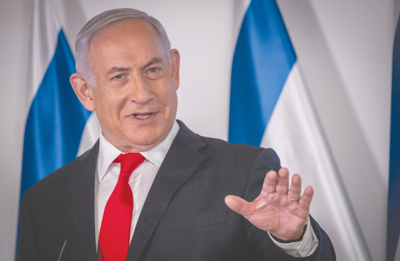 LE PREMIER MINISTRE Benjamin Netanyahu tient une conférence de presse au ministère de la Santé à Jérusalem en décembre.  (crédit photo: YONATAN SINDEL / FLASH90)