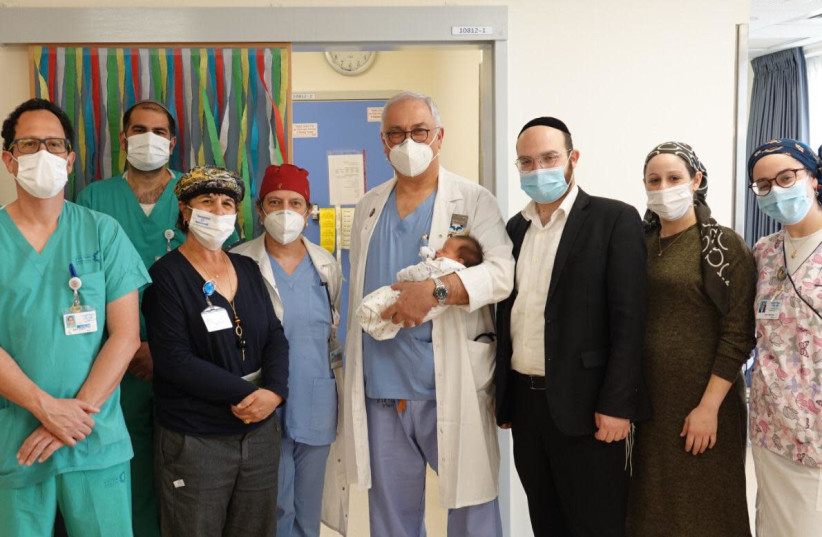 Bat-Sheva Baruch (second from the right) her husband, baby and the entire medical team at Shaare Zedek Hospital   (photo credit: SHAARE ZEDEK MEDICAL CENTER)
