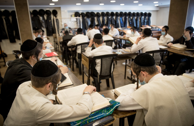 YESHIVA STUDENTS in Jerusalem use computers to study college subjects. (credit: YONATAN SINDEL/FLASH90)