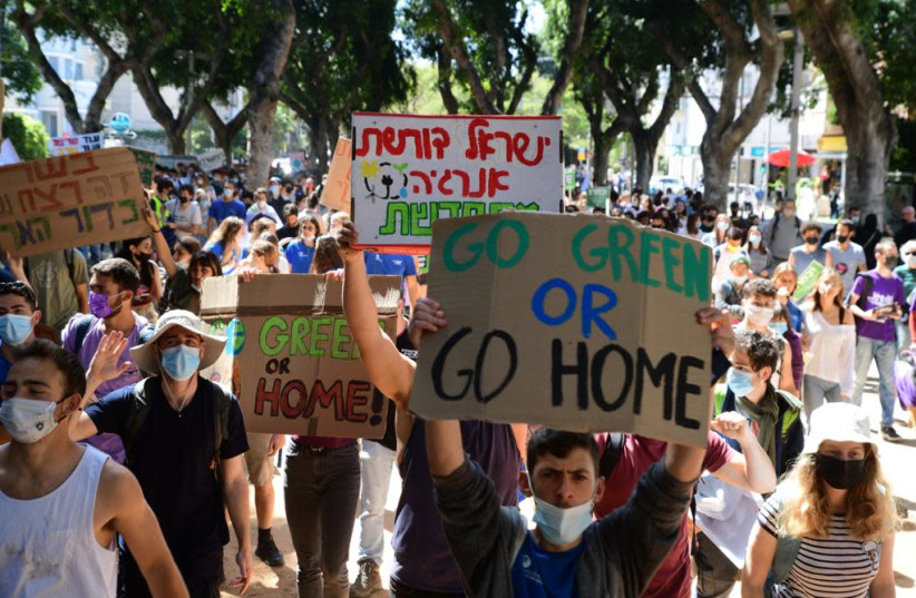 Thousands of Israeli youth protesting the climate crisis in Tel Aviv, March 19, 2021.  (photo credit: AVSHALOM SASSONI/MAARIV)