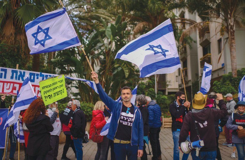 PROTESTERS DEMONSTRATE outside the home of New Hope Party leader Gideon Sa’ar in Tel Aviv on Friday. (photo credit: TOMER NEUBERG/FLASH90)