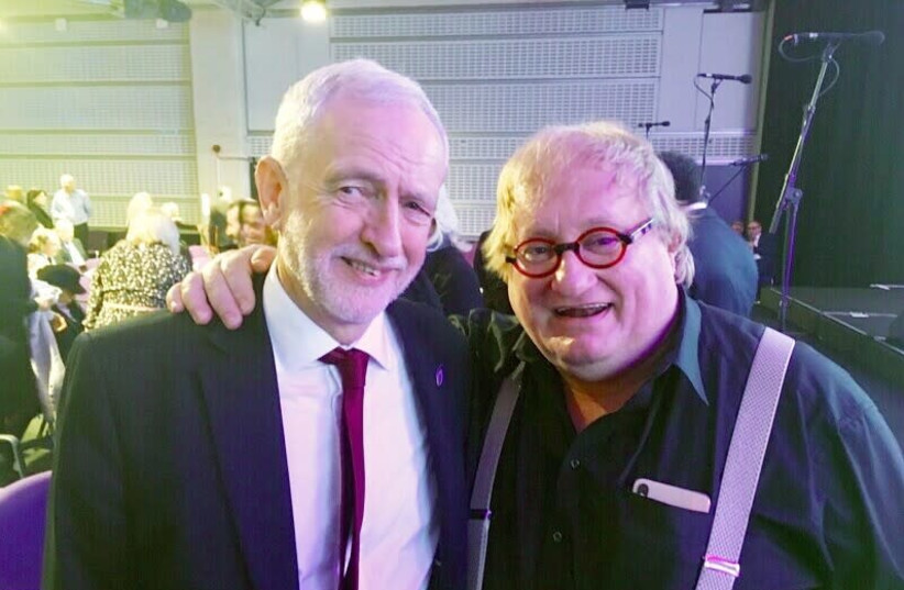 Tenenbom in close contact with Jeremy Corbyn (photo credit: GEFEN PUBLISHING)